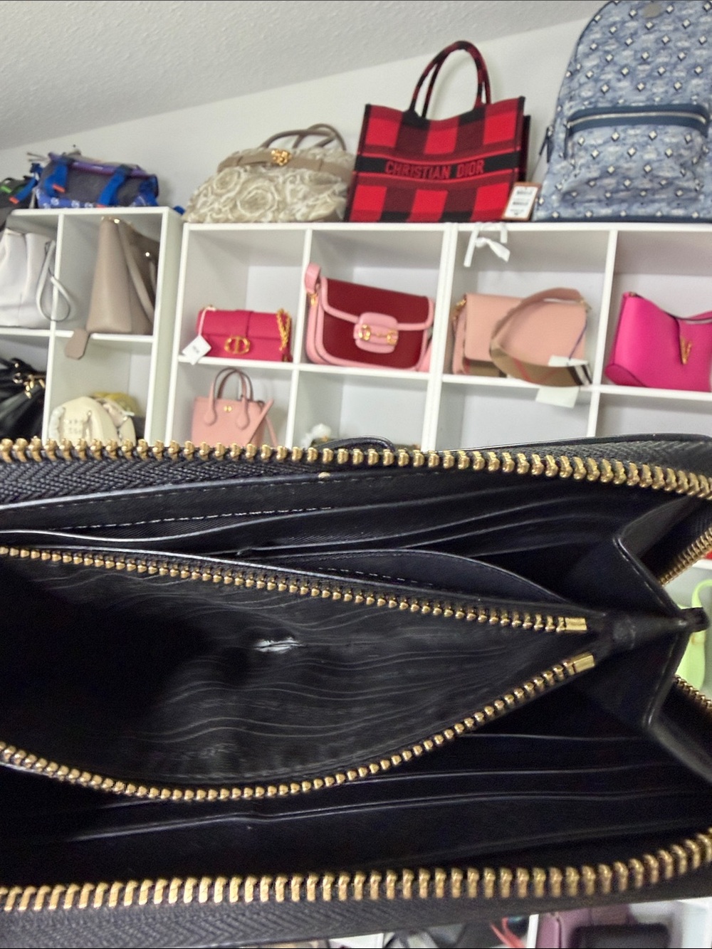kate spade Black Saffiano Zip-Around Wallet with Signature Bow NWOT - Picture 2 of 2